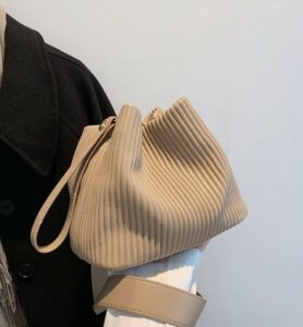 Alternative view of Magenta Texture Cake Ins Net Red Shoulder Bag