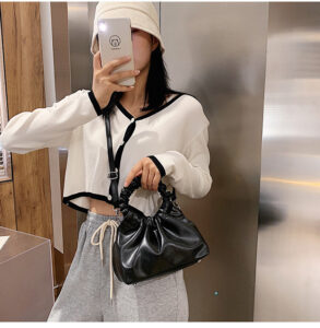 Alternative view of Pleated Single-shoulder Messenger Bag Bucket Bag