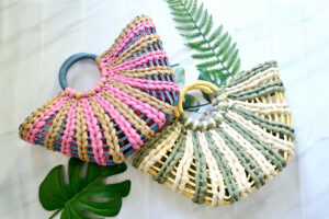 Alternative view of Women's Hand-held Contrast Color Straw Woven Bag