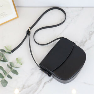 Half-round shoulder saddle bag