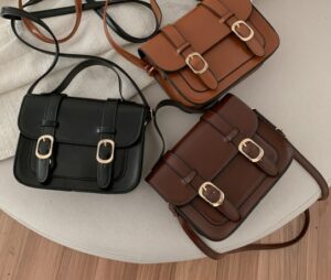 Alternative view of The vintage postman bag is a Japanese student's one-shoulder bag