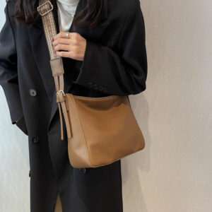 Alternative view of Wide Shoulder Strap Large Capacity Simple Fashion Female Bags