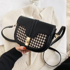 Contrast single shoulder crossbody saddle bag