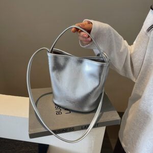 Alternative view of High-end Western Style Red Messenger Bag Exquisite Portable Bucket Bag