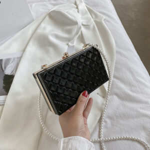 Alternative view of Women's Fashionable And Versatile Pearl Chain Crossbody Bag