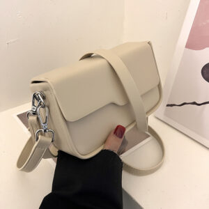 Alternative view of Simple Underarm Shoulder Bag Feels Foreign