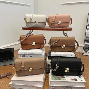 Alternative view of Simple Chain Small Square Western Style Hardware Decoration Hand Shoulder Bag