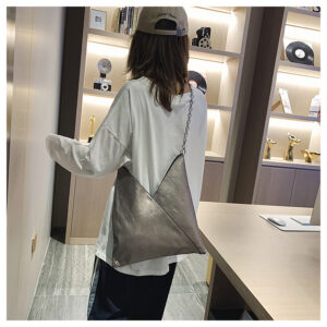 Chain Retro Women's Bag Large Capacity Portable Tote Bag Casual Shoulder Bag