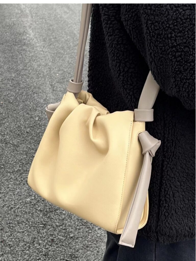 Alternative view of Fashion Color Contrast Single Shoulder Messenger Cloud Bag