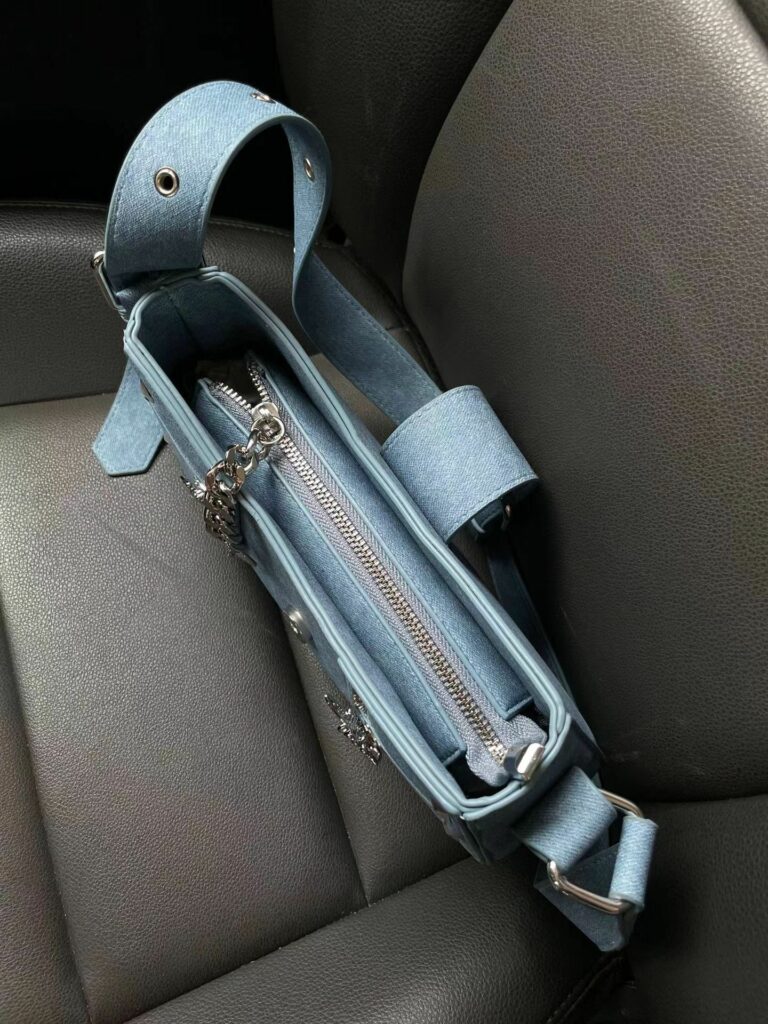 Alternative view of Niche American Retro Hot Girl Y2g Punk Studded Shoulder Bag